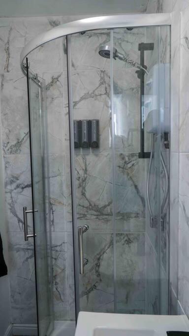 Stunning Two Bed City Centre Apartment Leeds  Ngoại thất bức ảnh